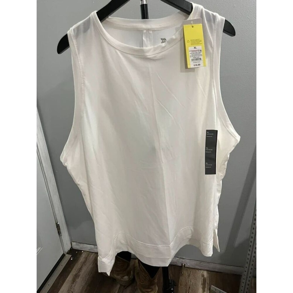 Women’s athletic tank